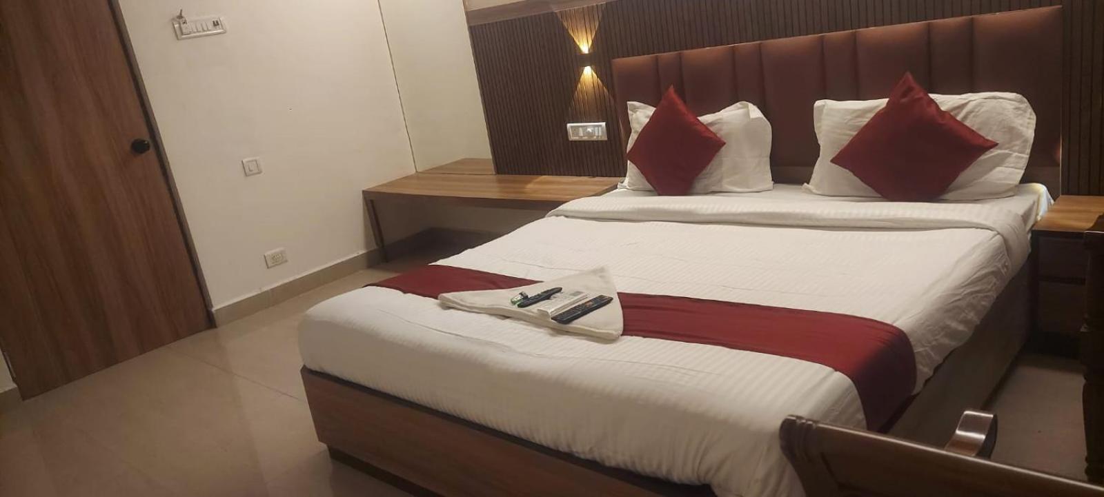 Capital O 69831 Hotel Mount Heera Chennai Luaran gambar